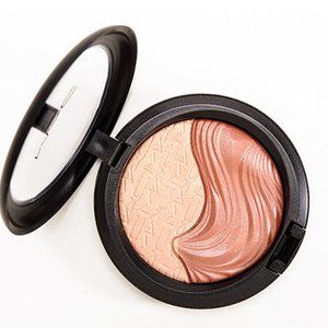 MAC Shape The Future Extra Dimension Skinfinish